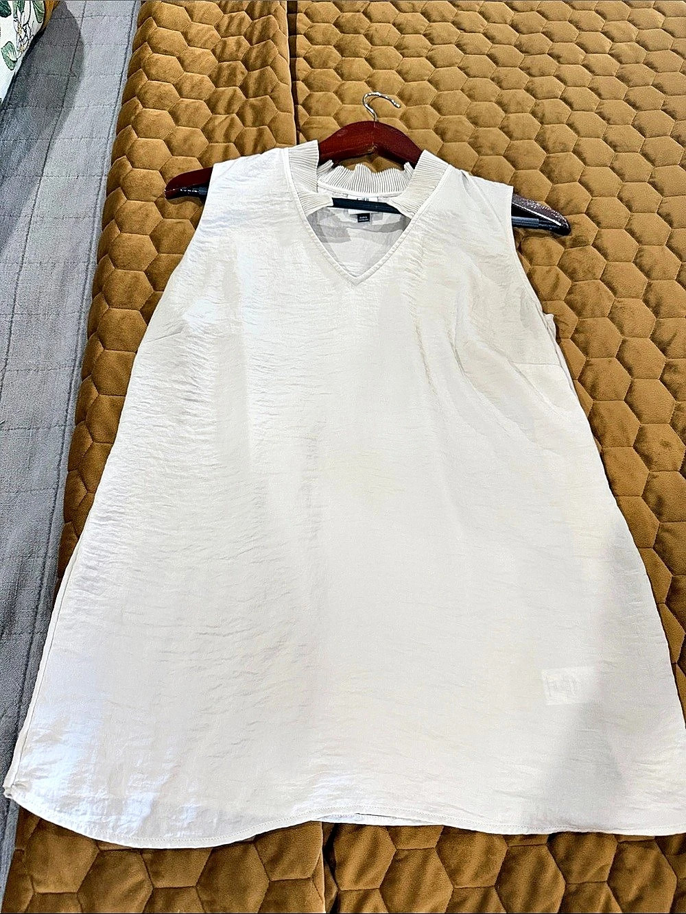 cabi Sleeveless V-Neck Tunic in White Size Large (altered to fit small/medium) L